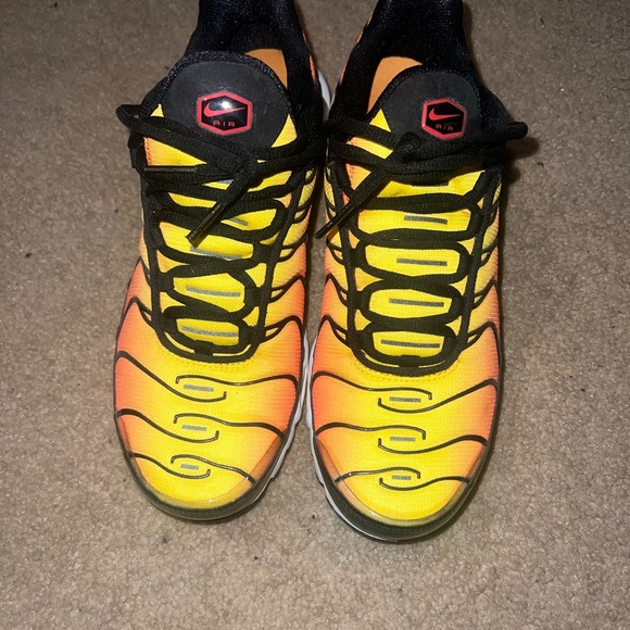 Nike Men's Yellow and Orange Gradient TN Air plus Max Sneakers sunset - Picture 3 of 8